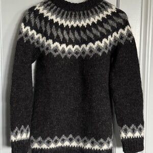 Women’s Handmade Icelandic Wool Patterned Sweater